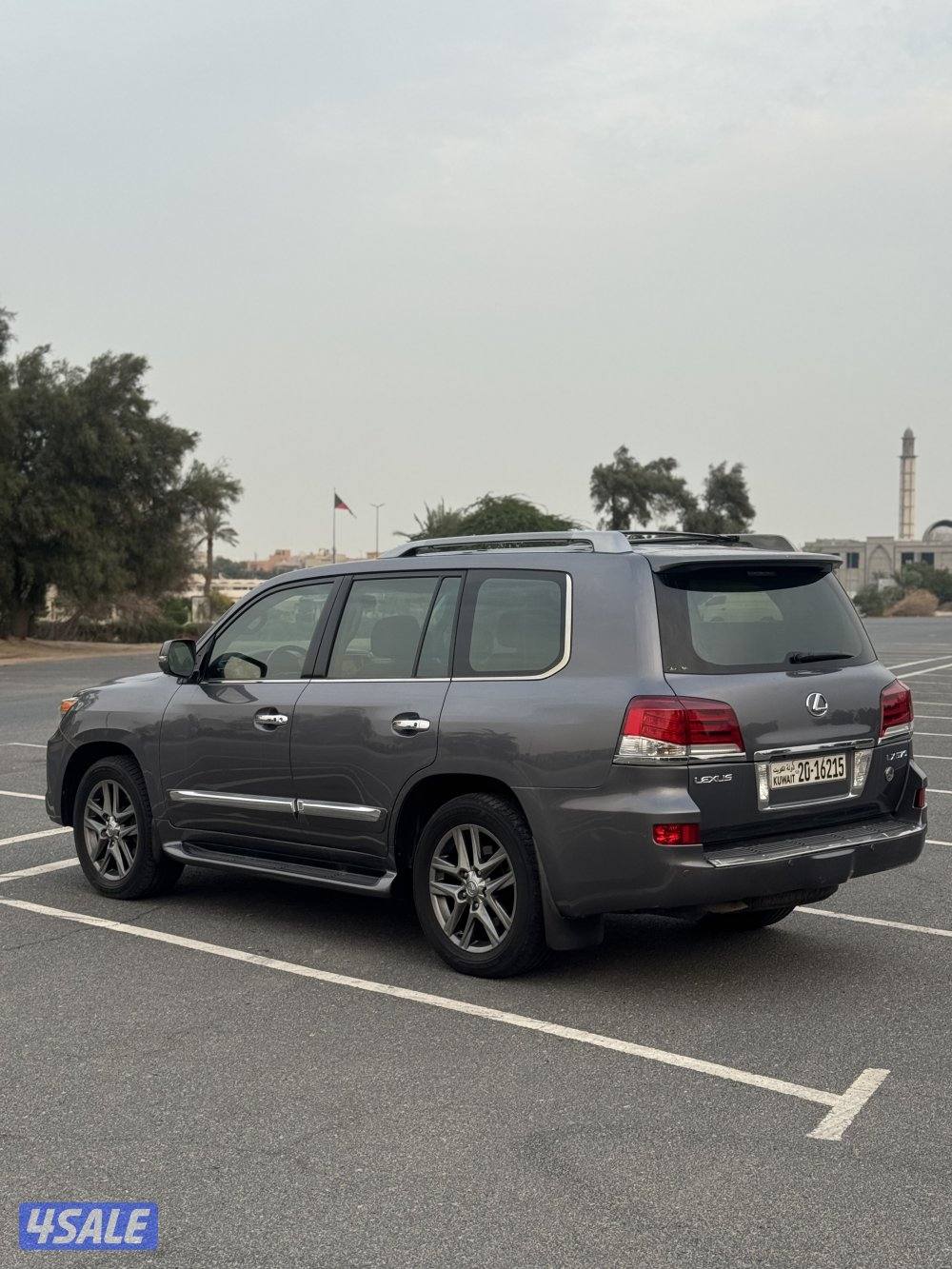 للبيع جيب لكزس LX5703