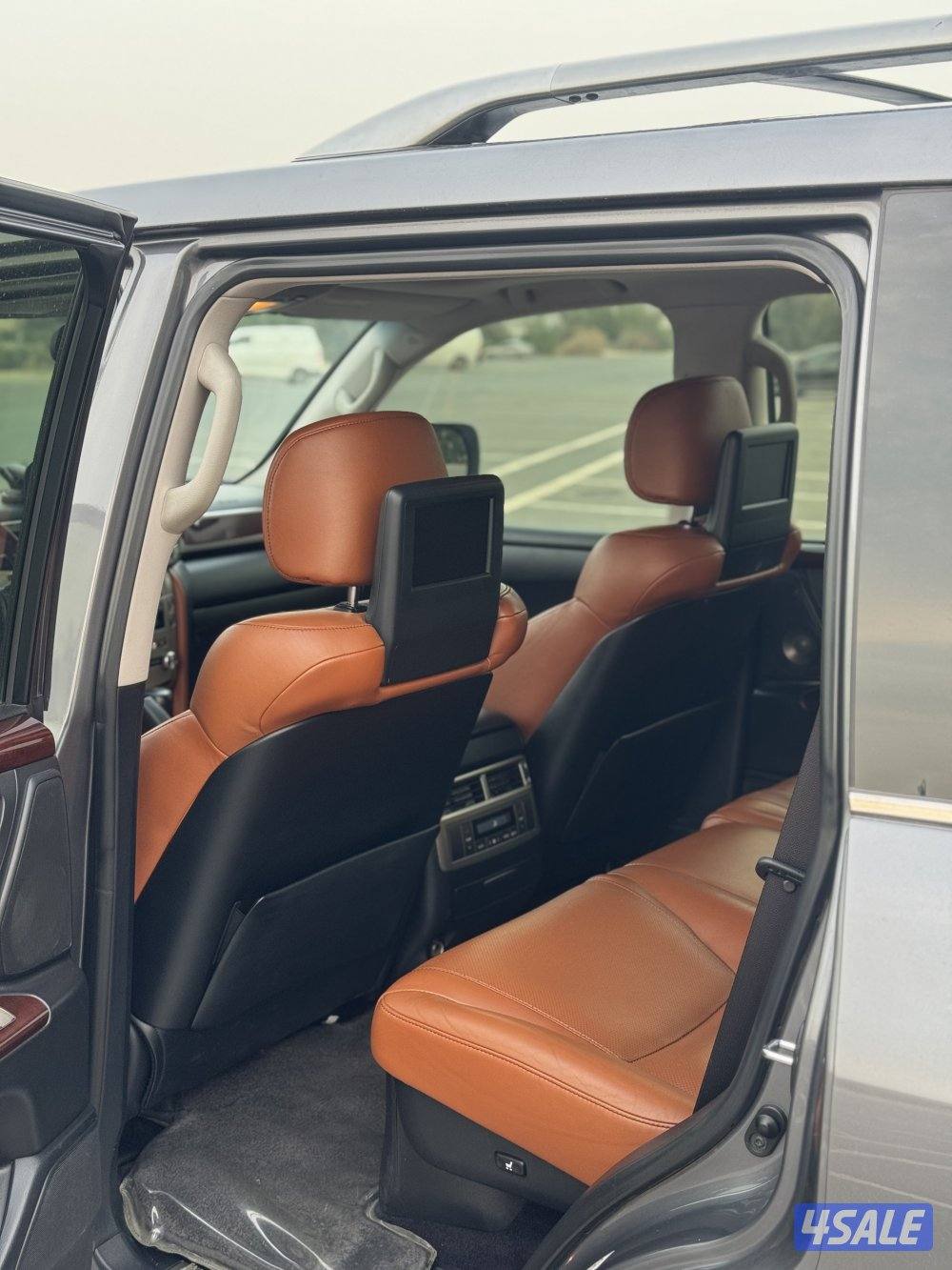 للبيع جيب لكزس LX5705