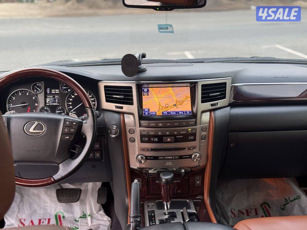 للبيع جيب لكزس LX5706