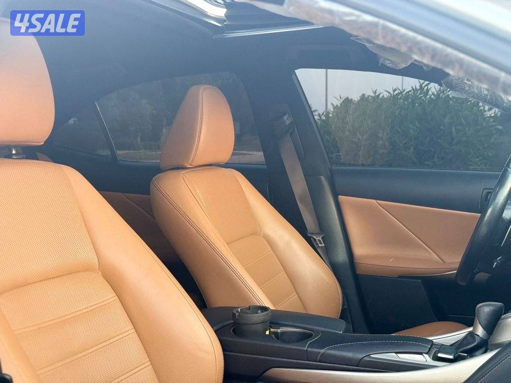 لكزس Is200 موديل 2017 صبغ الوكاله كامل المواصفات3