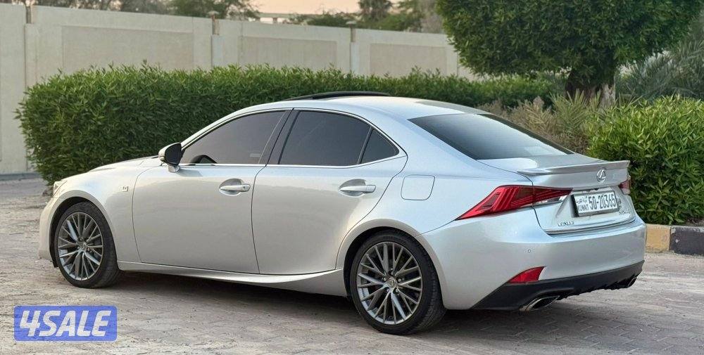 لكزس Is200 موديل 2017 صبغ الوكاله كامل المواصفات6