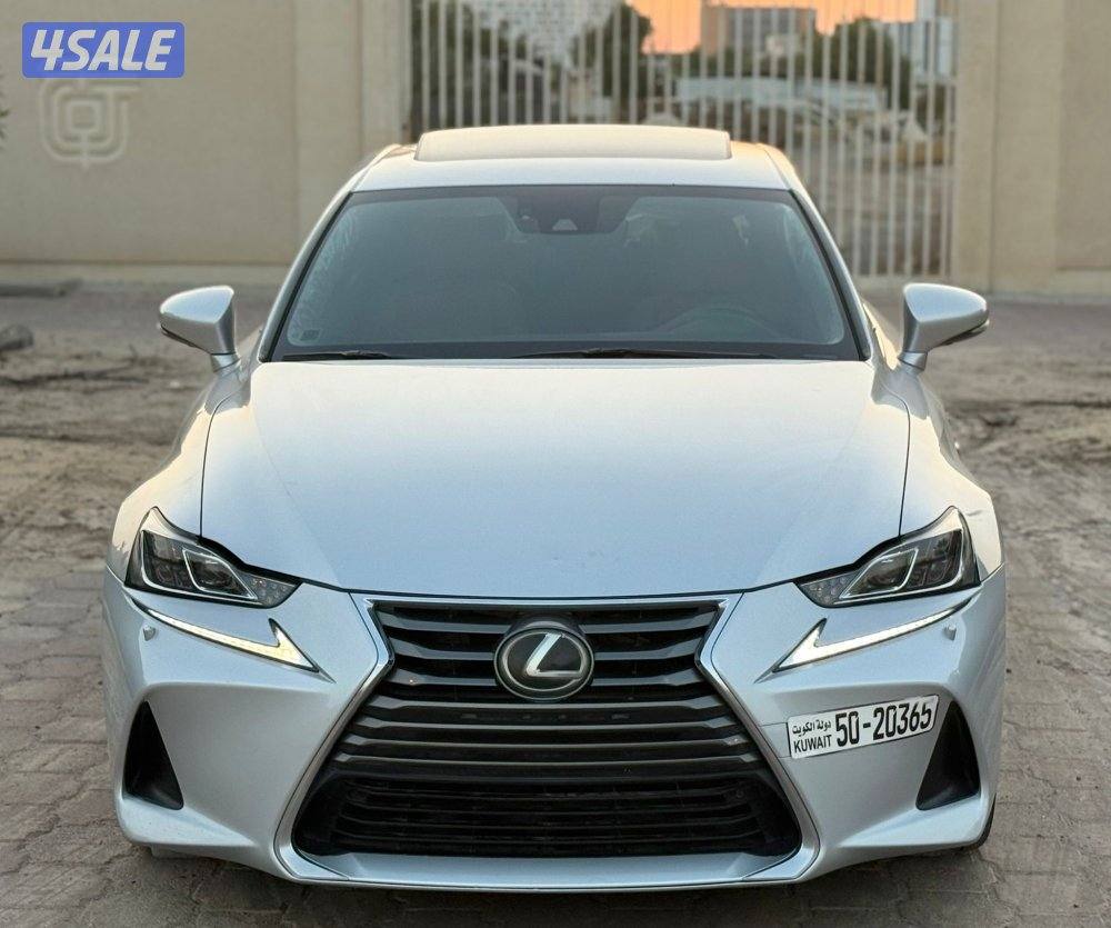 لكزس Is200 موديل 2017 صبغ الوكاله كامل المواصفات8