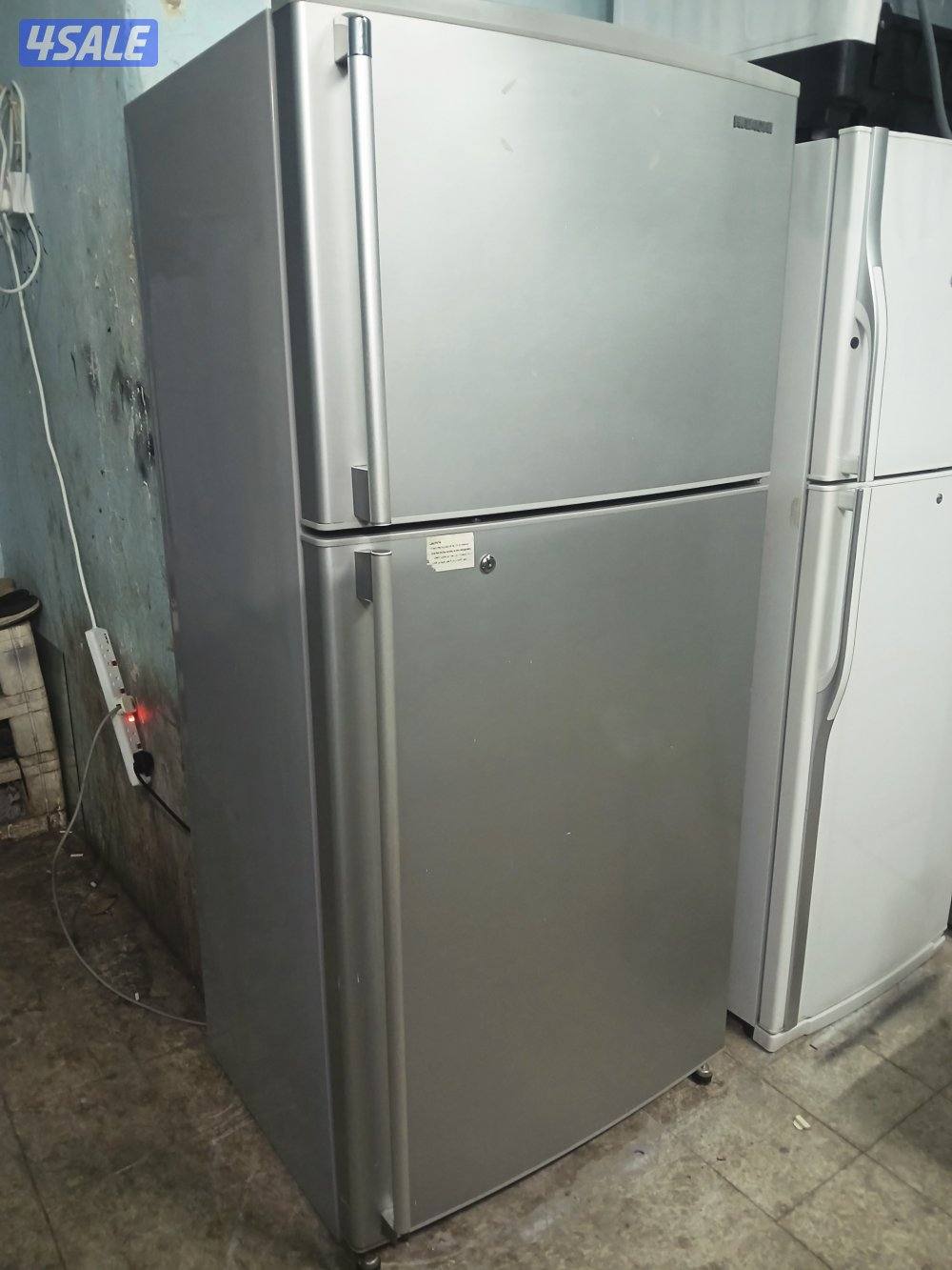 للبيع ثلاجه هيتاشي ياباني بحاله ممتازه جدا مع الكفالة والتوصيل عائلية3