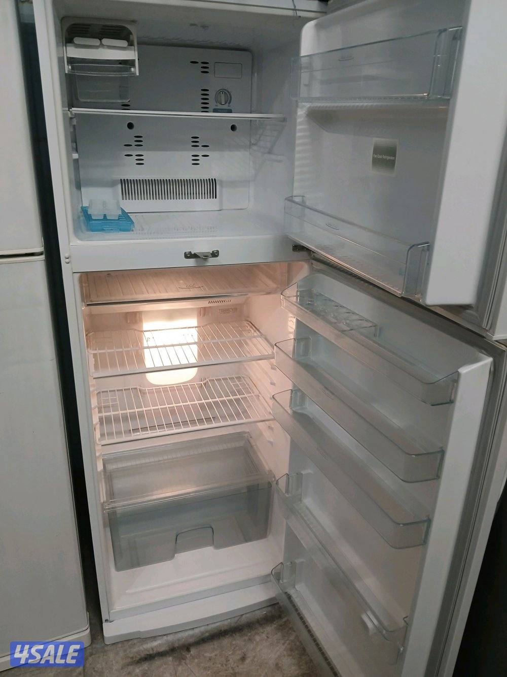 للبيع ثلاجه توشيبا ياباني بحاله ممتازه جدا مع الكفالة والتوصيل 18قدم2