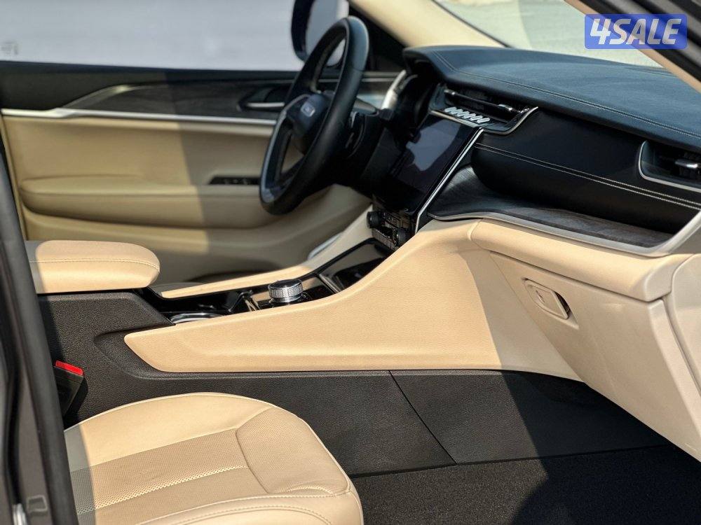 للبيع جراند شيروكي LIMITED L ماشي ٦٨ الف كيلو4