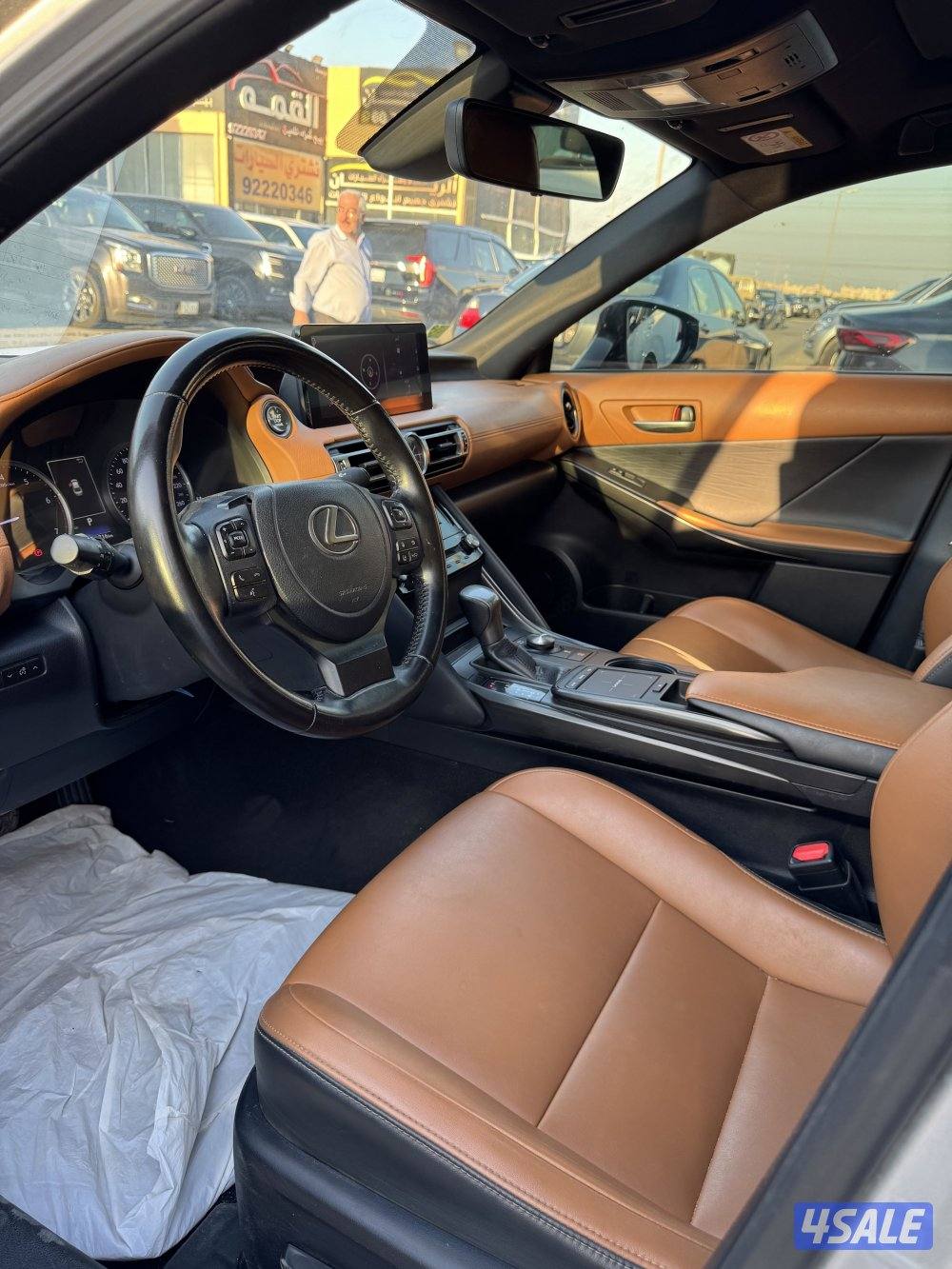 لكزس IS 300 موديل 20213