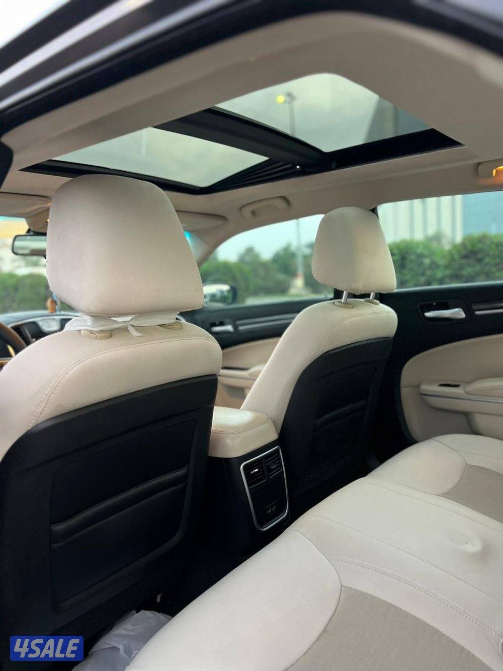 كرايزلر 2015 عداد 290 ألف بانوراما 8 سلندر شرط الفحص5