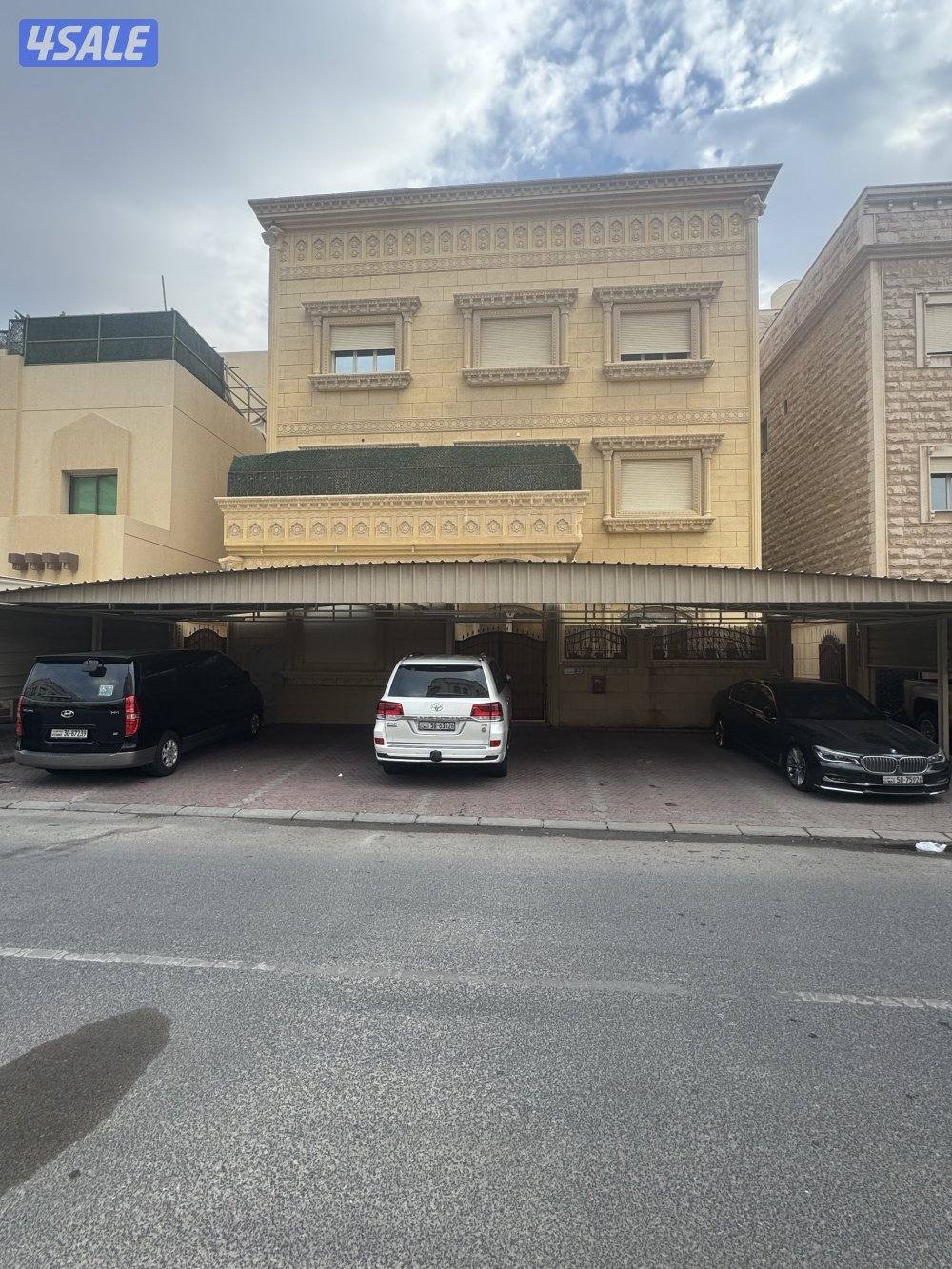 للبيع فيلا مؤجرة في عبدالله المبارك قريبة من الخدمات0