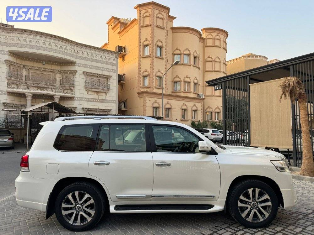 لاند كروز VXR الساير 2016 عداد 350 الف1