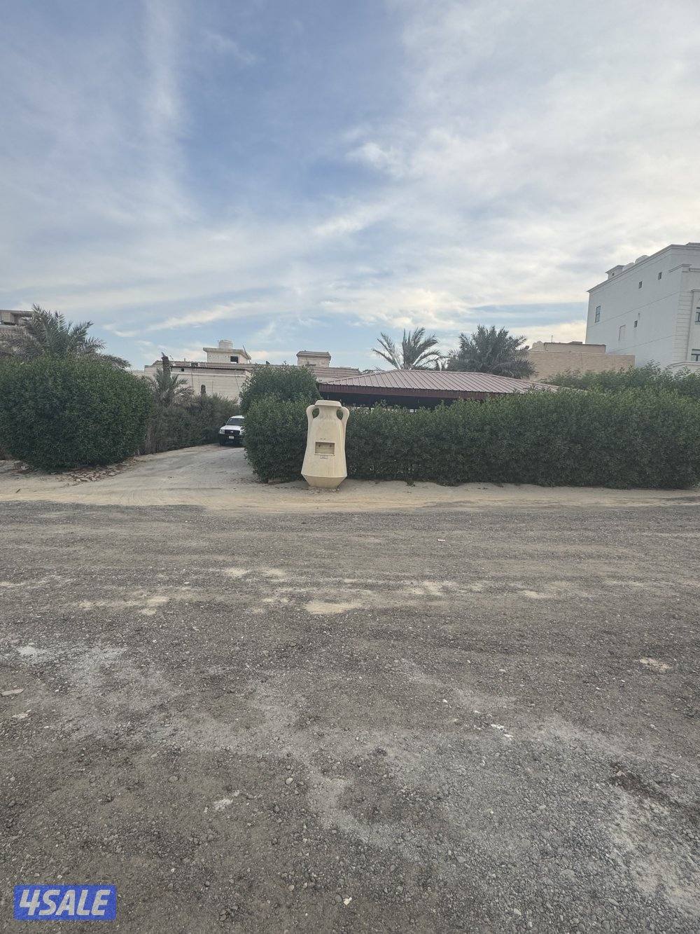 للبيع بيت موقع رواق في الرقة مقابل العقيلة مدخل مخرج سهل0