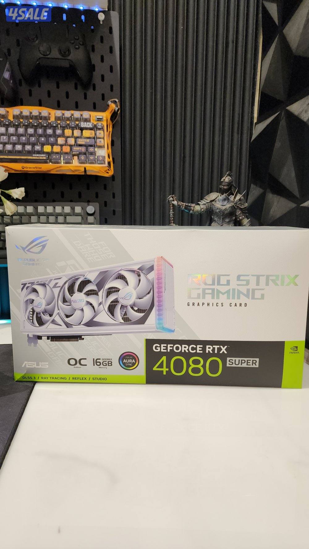 للبيع كرت شاشه نظيف مستعمل كالجديد مع كامل اغراضه بالكرتون 4080 super0