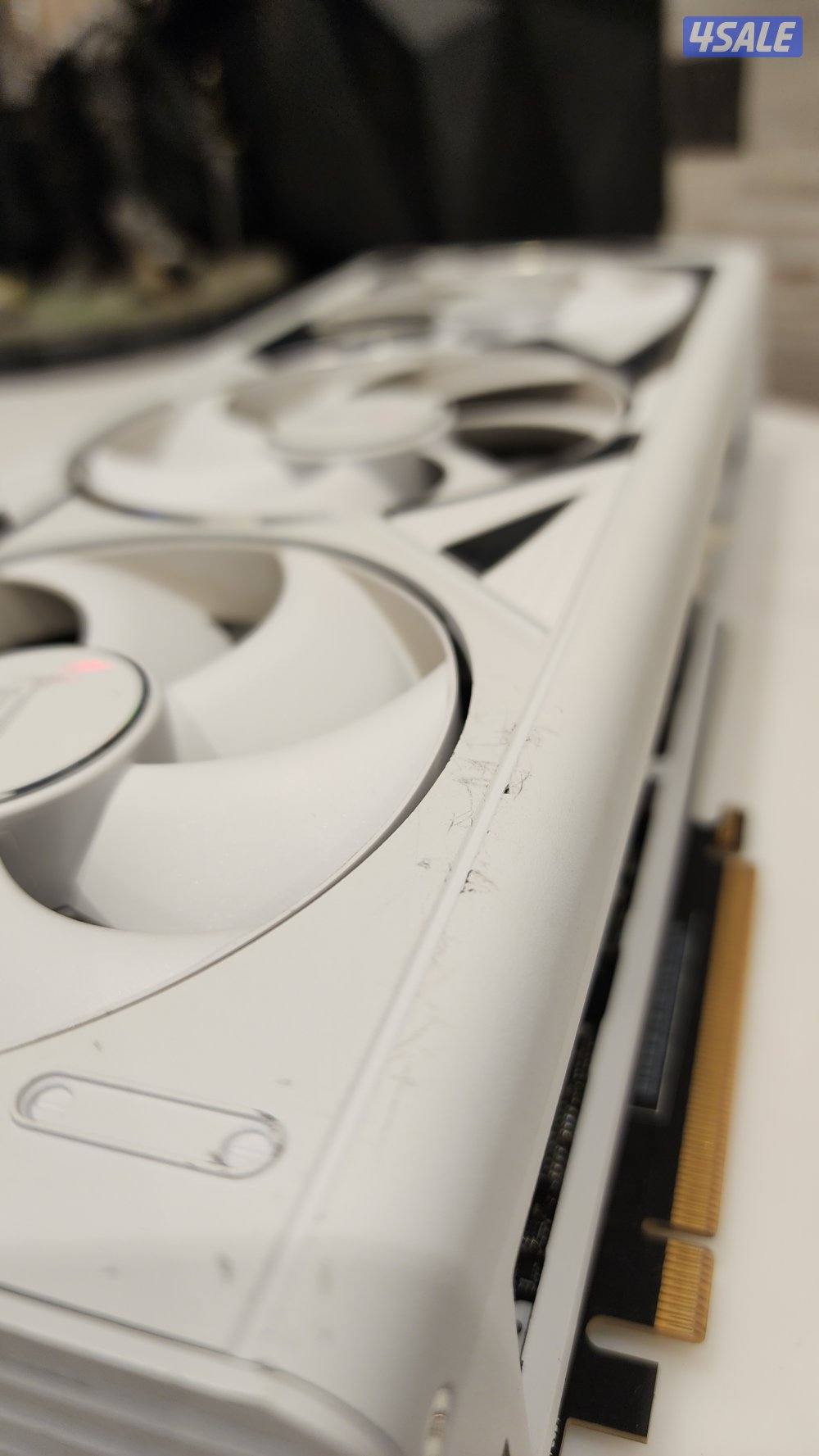 للبيع كرت شاشه نظيف مستعمل كالجديد مع كامل اغراضه بالكرتون 4080 super4