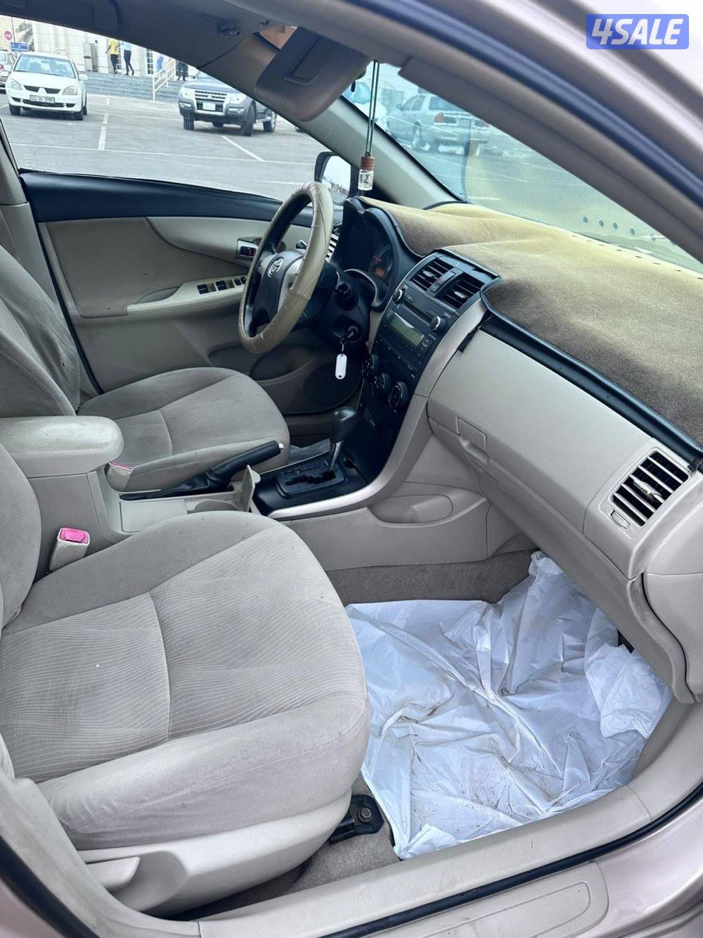 للبيع تويوتا كورولا 2013 نظيفه جدا عداد 2644