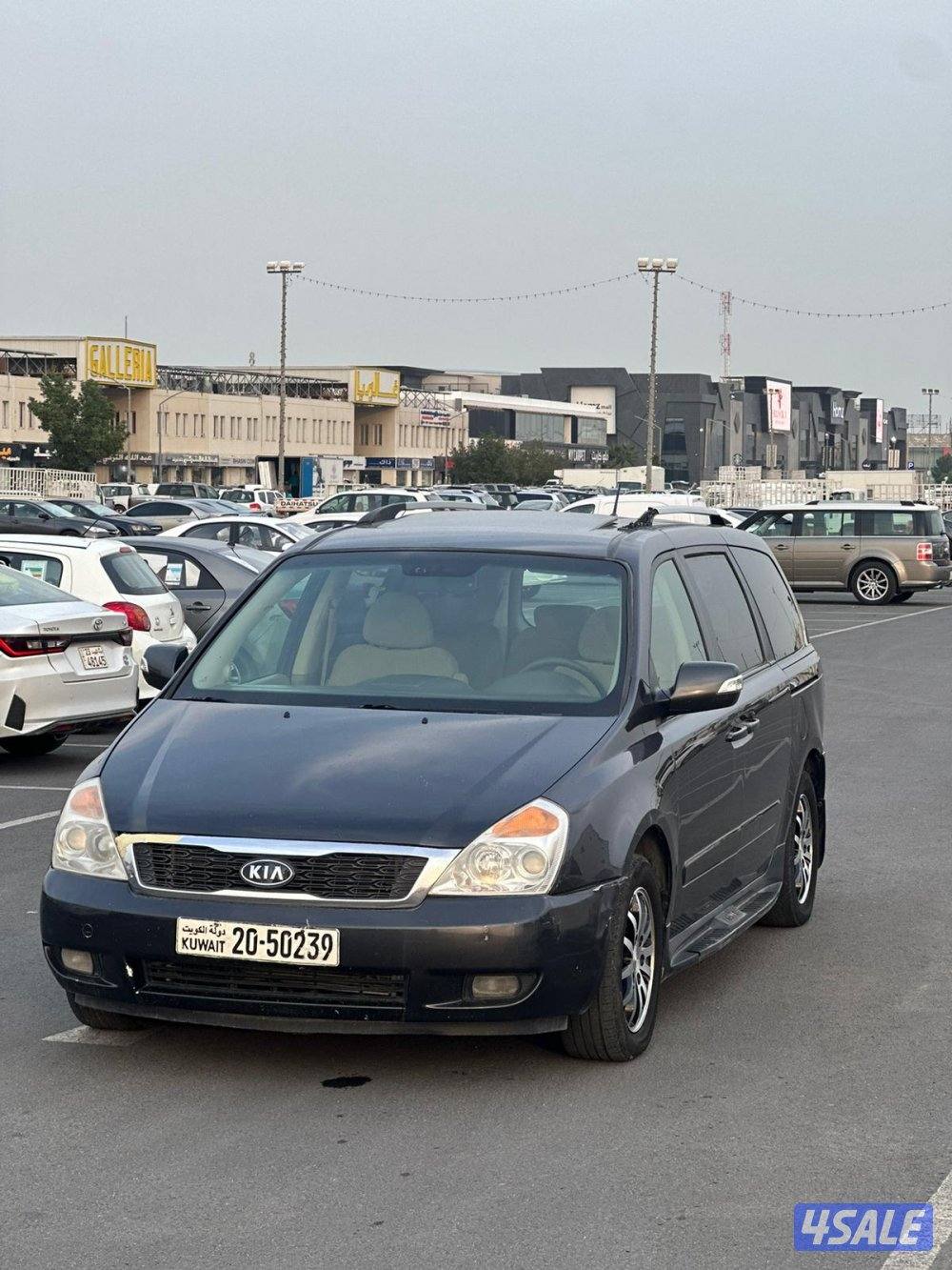 للبيع كيا كرنفال كامله المواصفات موديل 20131