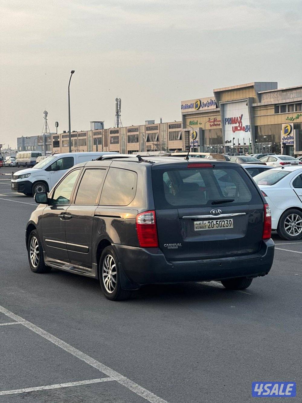 للبيع كيا كرنفال كامله المواصفات موديل 20132