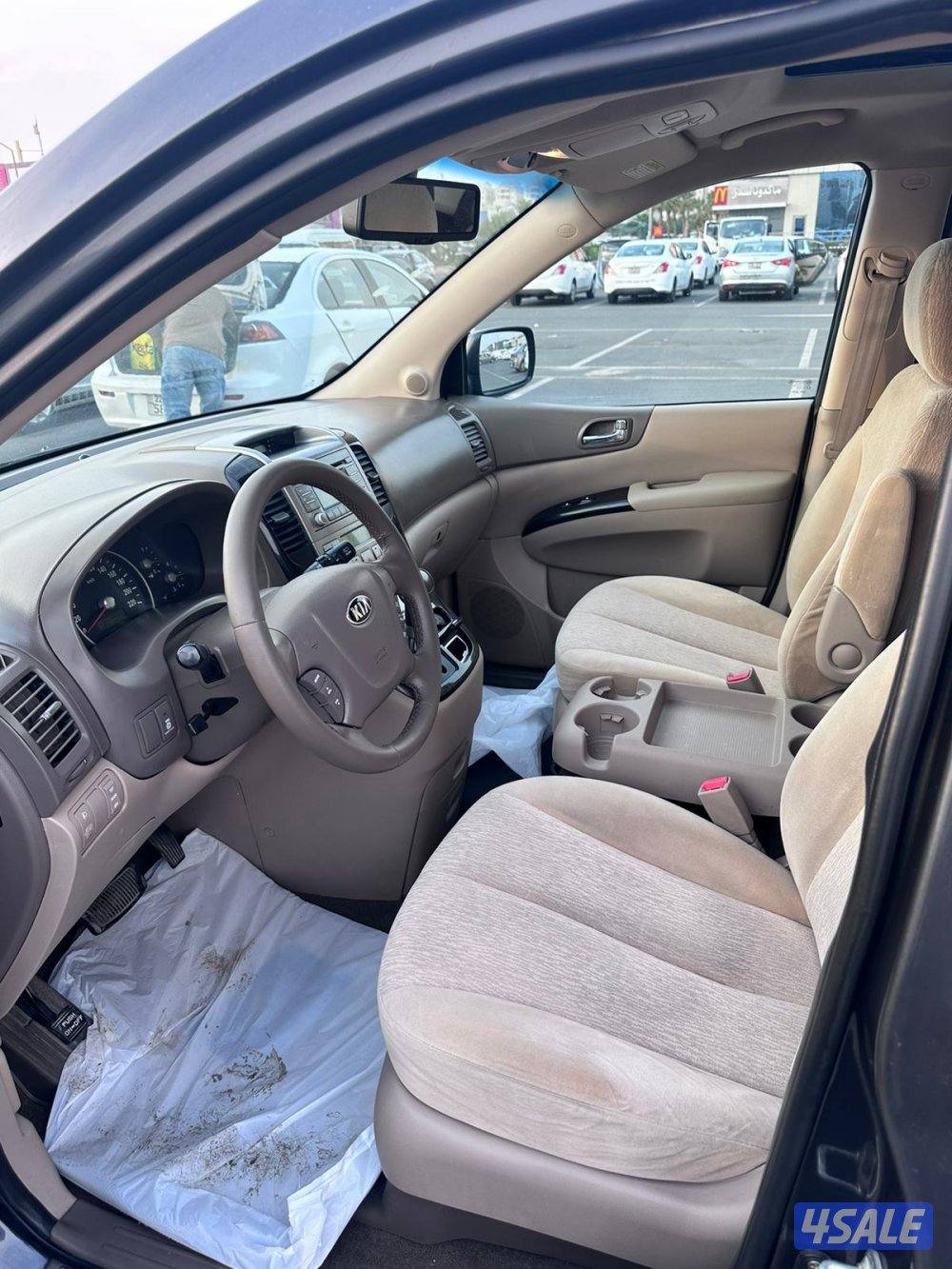 للبيع كيا كرنفال كامله المواصفات موديل 20133