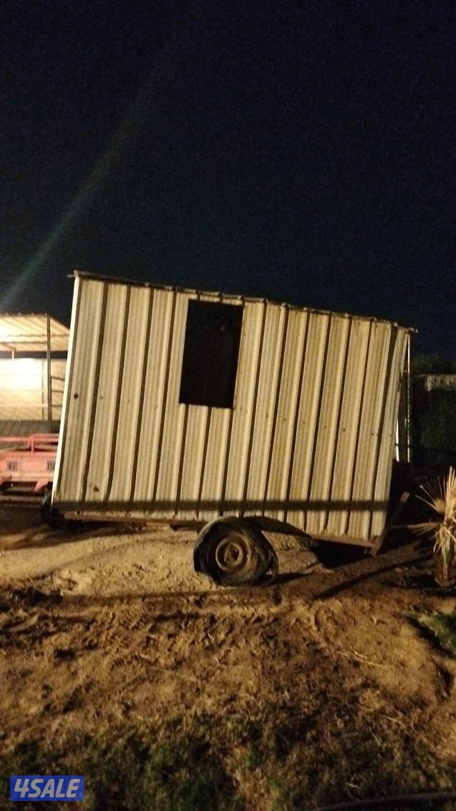 البيع شاليه ثابت غرفتين ومطبخ ومخزن متنقل يحتاج تعديلا بسيطه على السوم0