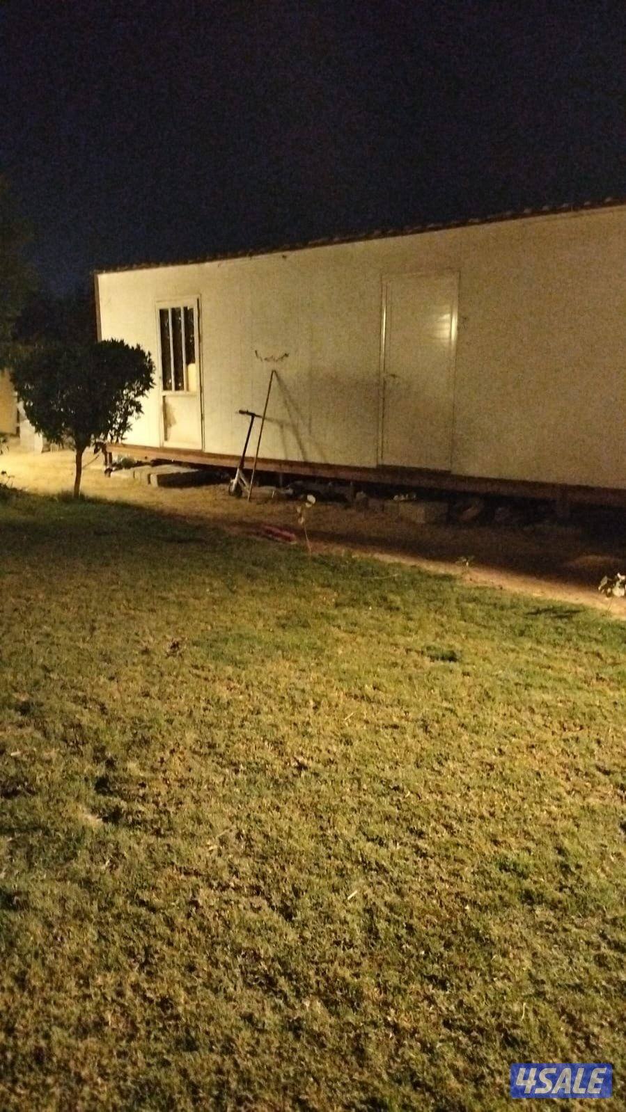 البيع شاليه ثابت غرفتين ومطبخ ومخزن متنقل يحتاج تعديلا بسيطه على السوم2