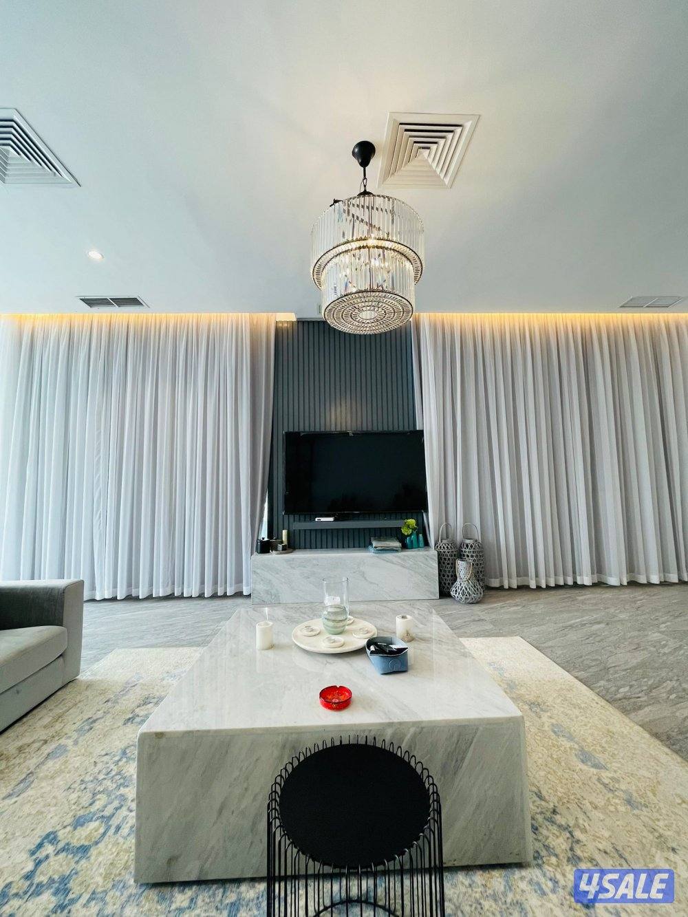 شاليه للايجار السنوي 13 غرفه4