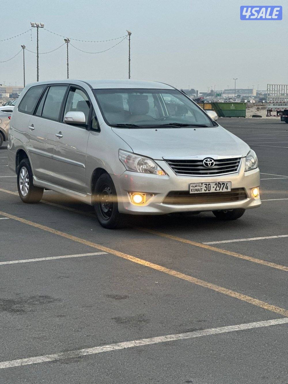 انوفا موديل 2013 بحالة الوكاله 2000