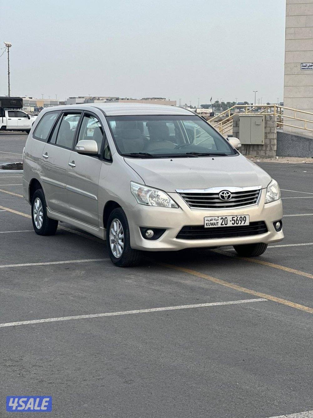 تويوتا - انوفا مديل 2012 صبغ الوكالة1