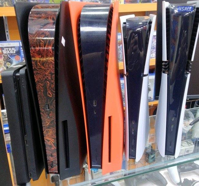 نشترى ونبيع جميع اجهزه البلايستيشن فور والفايف جديد ومستعل0