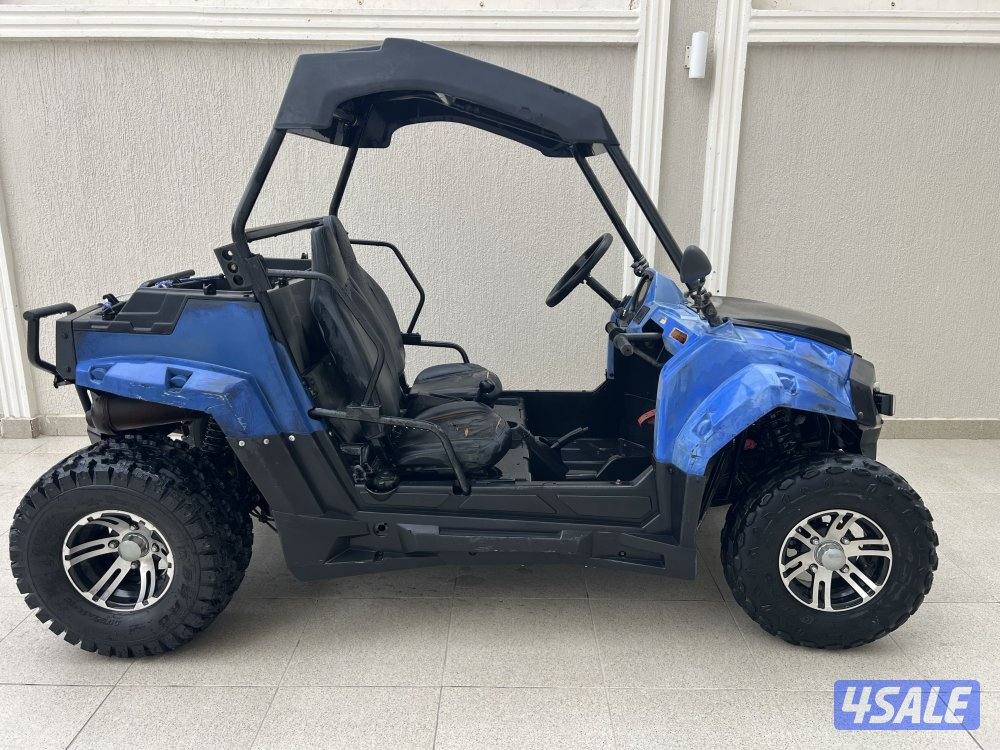 للبيع بقي سيارة تايون حجم٢٥٠0