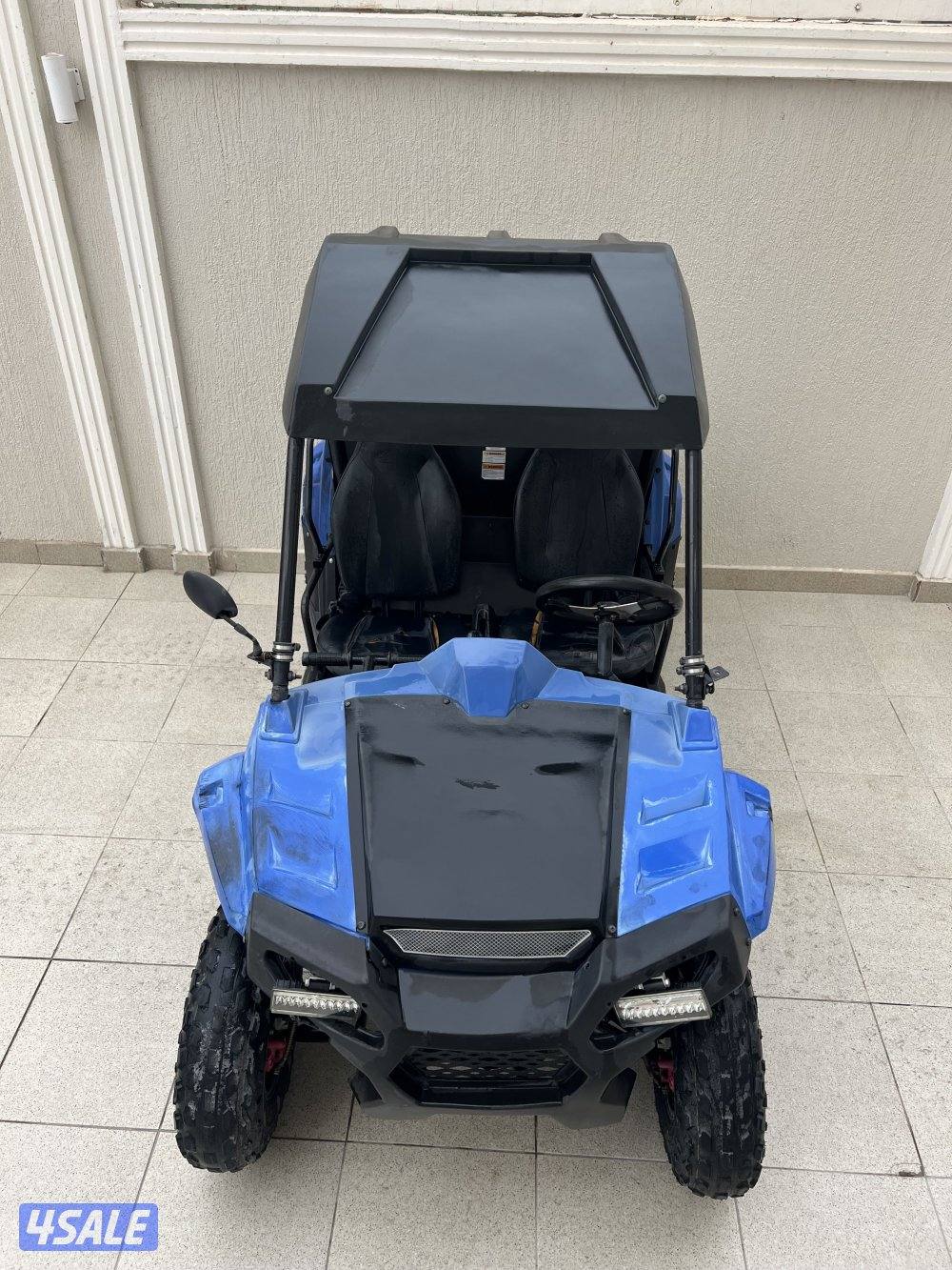 للبيع بقي سيارة تايون حجم٢٥٠1