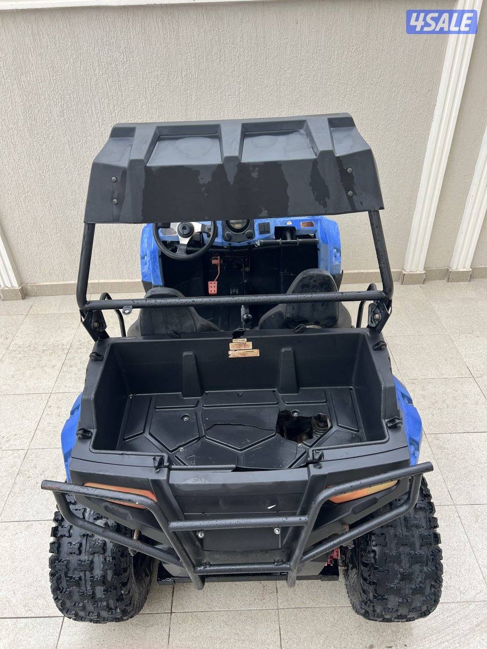 للبيع بقي سيارة تايون حجم٢٥٠2