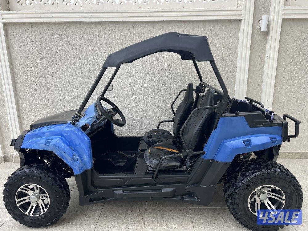 للبيع بقي سيارة تايون حجم٢٥٠3