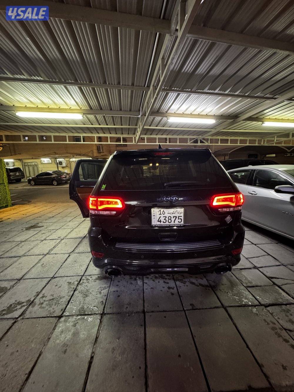 🩸🩸للبيع فقط 🩸🩸jeep srt 6.42