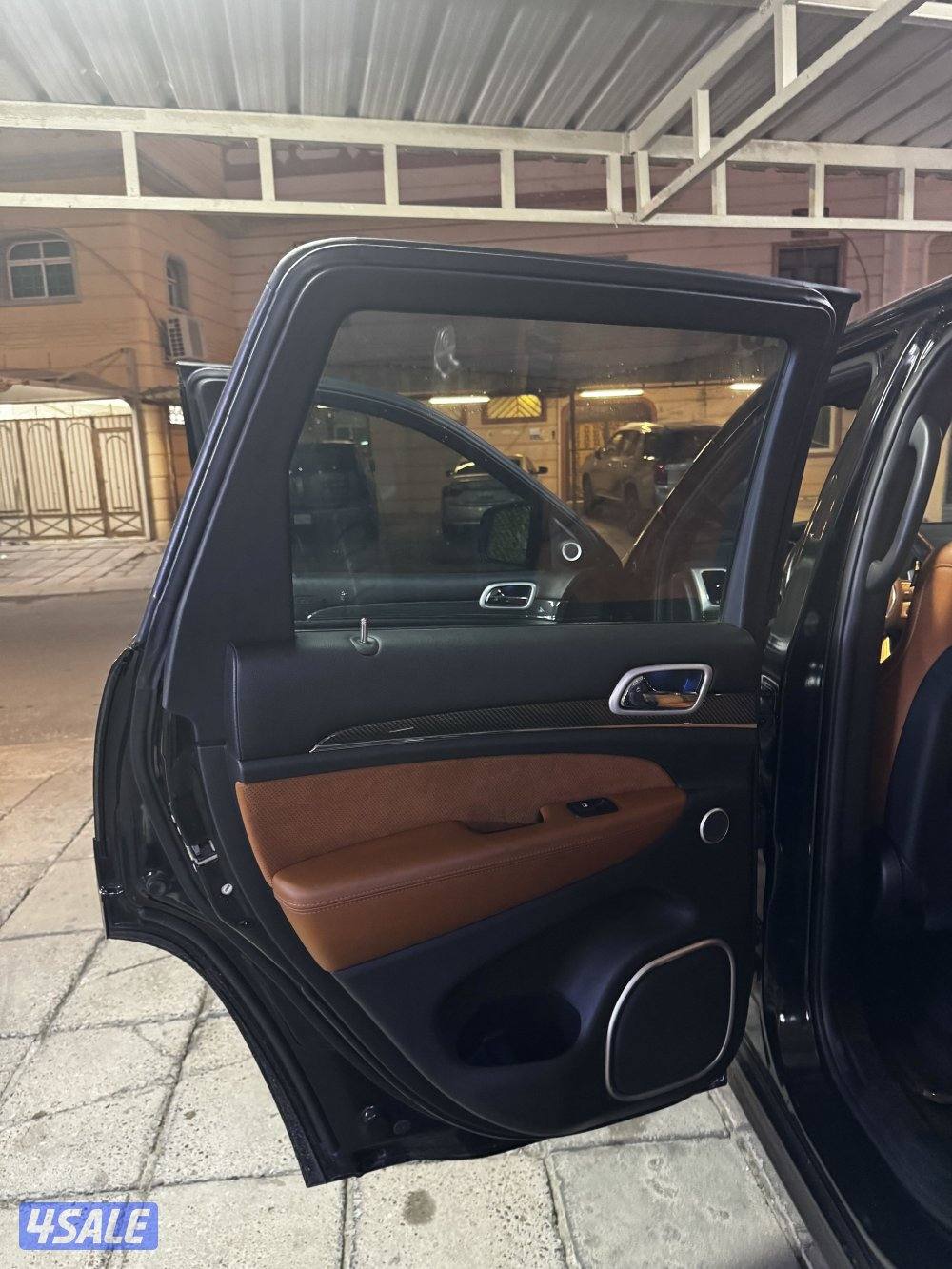 🩸🩸للبيع فقط 🩸🩸jeep srt 6.46