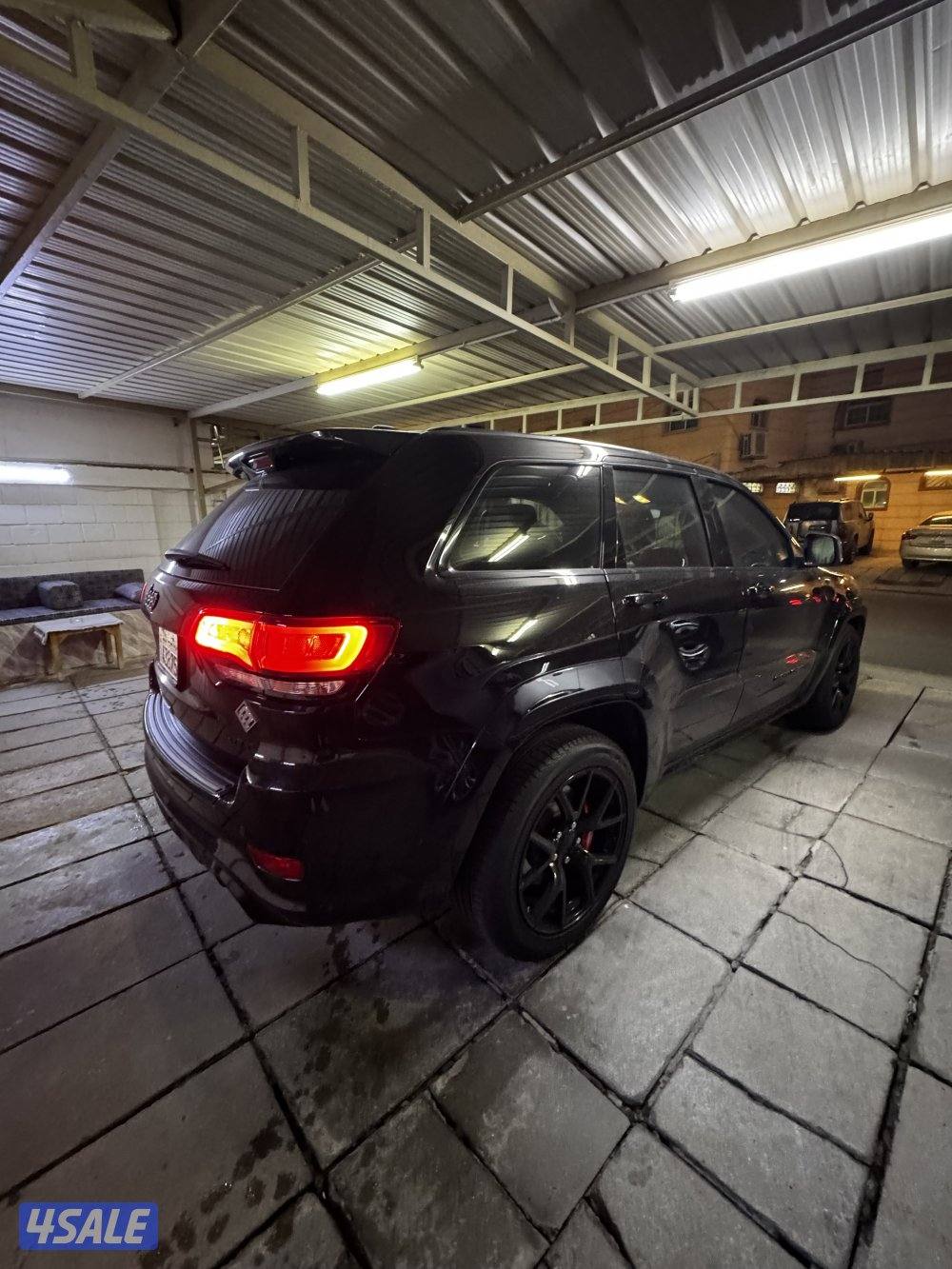 🩸🩸للبيع فقط 🩸🩸jeep srt 6.411