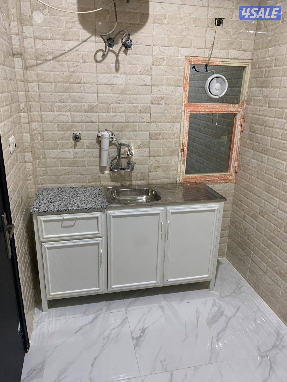 يوجد لدينا شقه غرفه وصاله ومطبخ وحمام تشطيب سوبر لوكس يوجد باركن 🚘🚙7