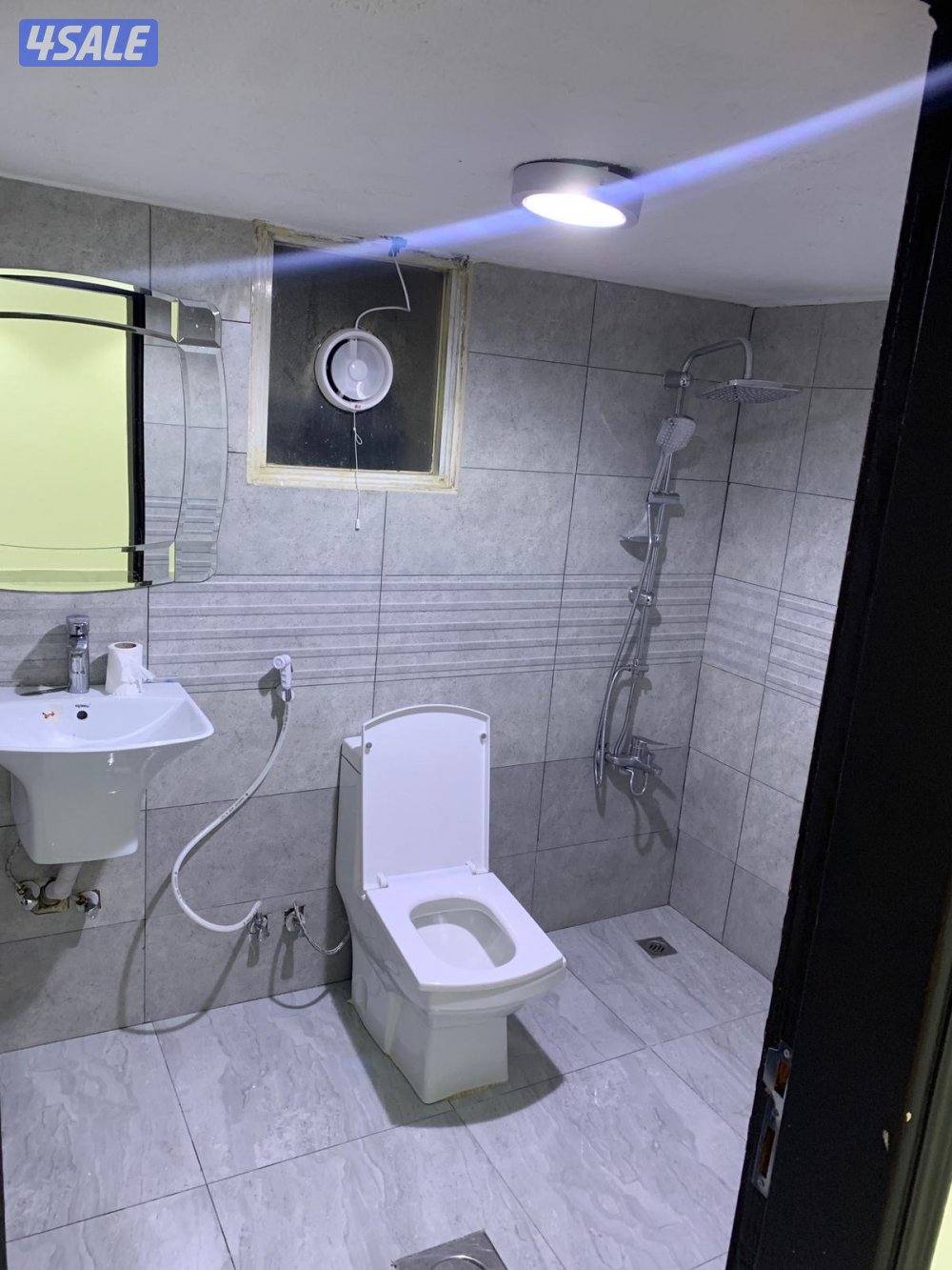 يوجد لدينا شقه غرفه وصاله ومطبخ وحمام تشطيب سوبر لوكس يوجد باركن 🚘🚙6