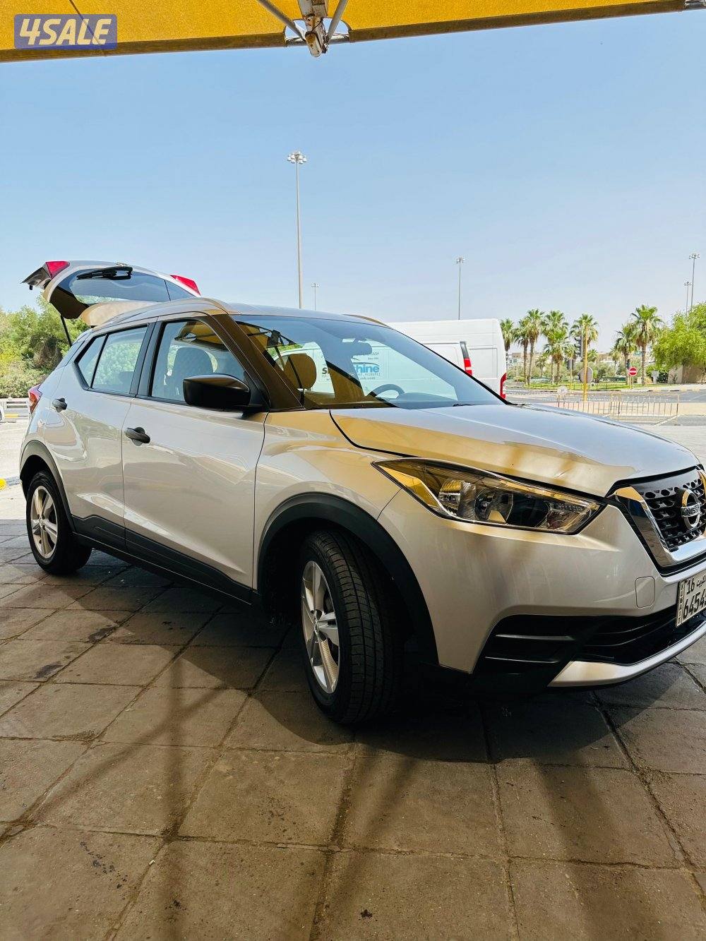 سيارة نيسان2