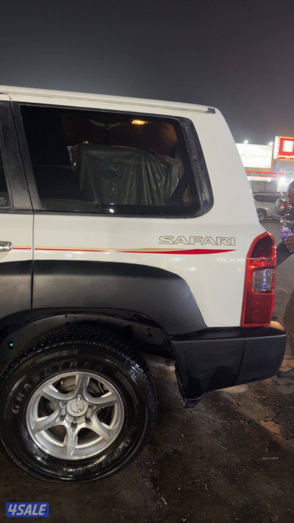 نيسان / سفاري1