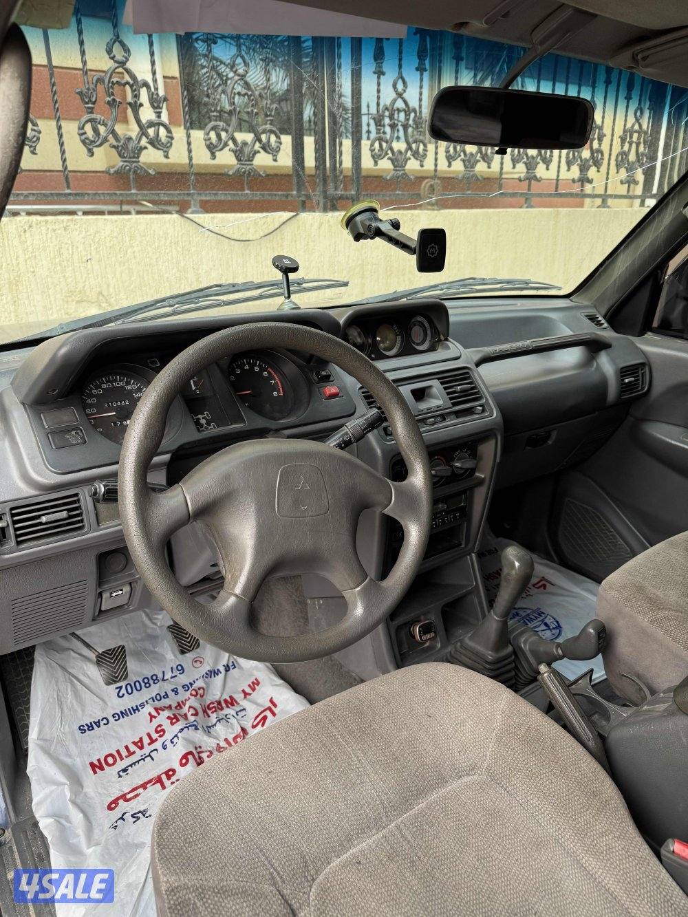 للبيع باجيرو ربع ٤ سلندر موديل ٩٨ قير عادي اساس ماشي ٢١٠ الف2