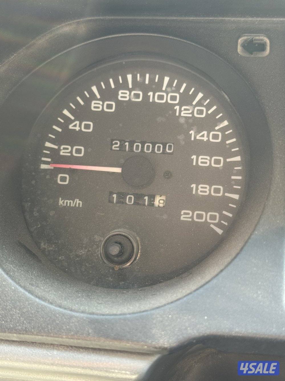 للبيع باجيرو ربع ٤ سلندر موديل ٩٨ قير عادي اساس ماشي ٢١٠ الف7