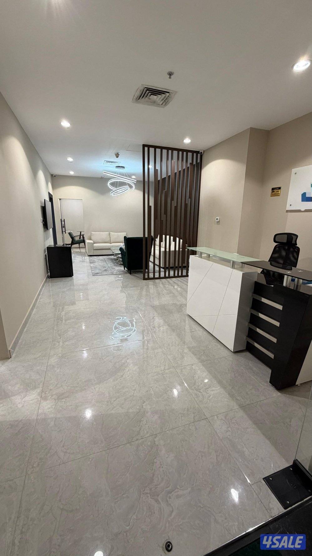 للبيع مكتب بشرق4