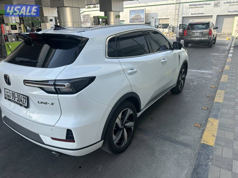 للبيع شانغان uni -s موديل 2025 عداد 32 الف اللون ابيض من داخل تان صبغ0