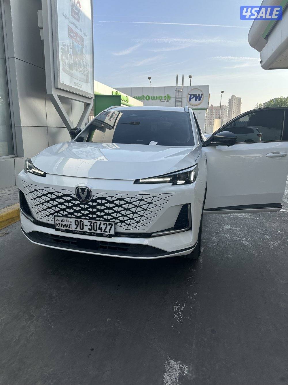 للبيع شانغان uni -s موديل 2025 عداد 32 الف اللون ابيض من داخل تان صبغ2