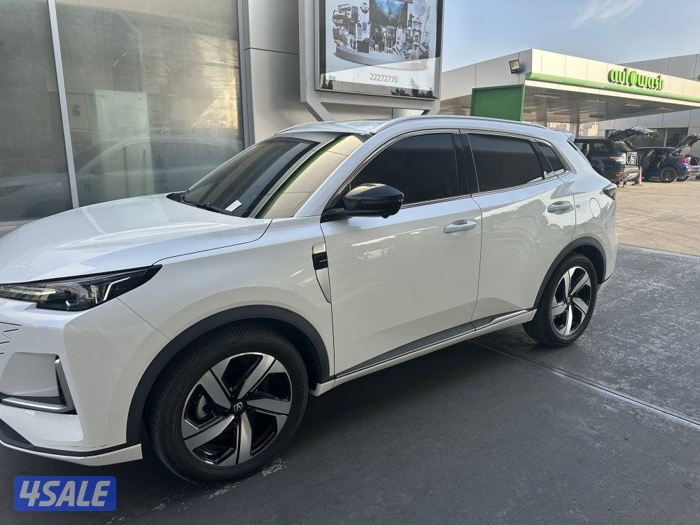 للبيع شانغان uni -s موديل 2025 عداد 32 الف اللون ابيض من داخل تان صبغ3