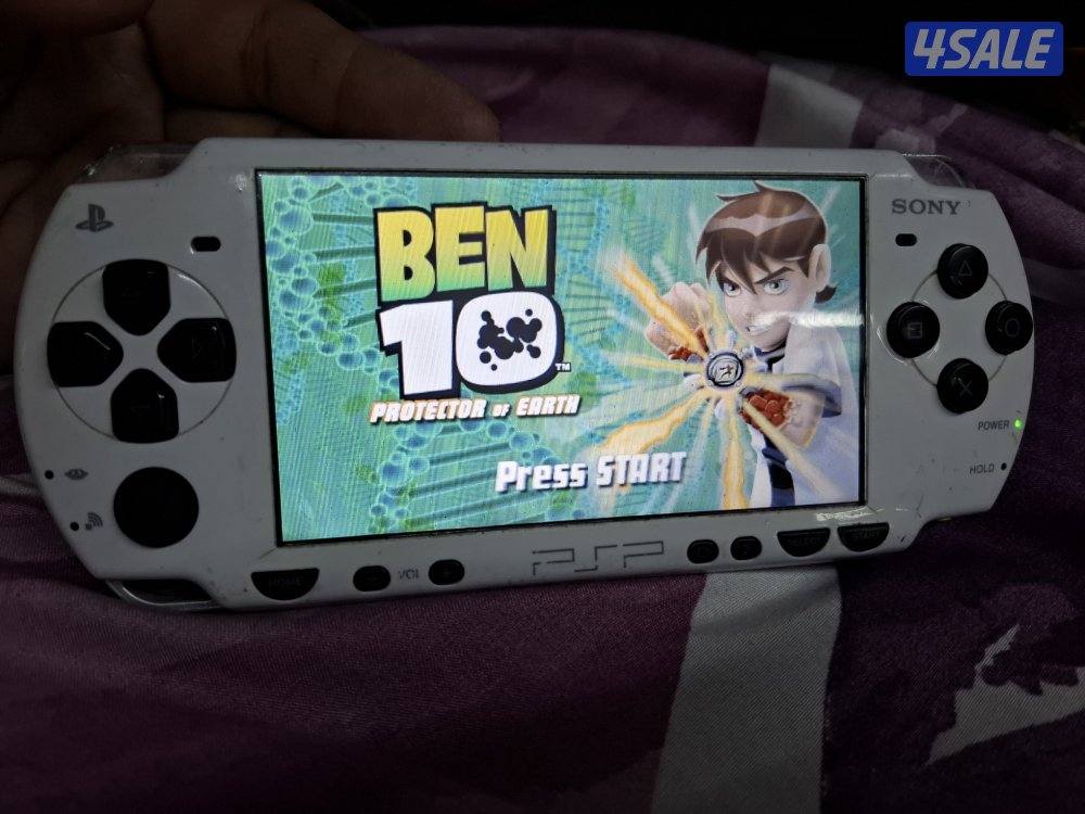 PSP SLIM P2000 WHITE/BLACK COLOR 4GB SD CARD 35GAMES13