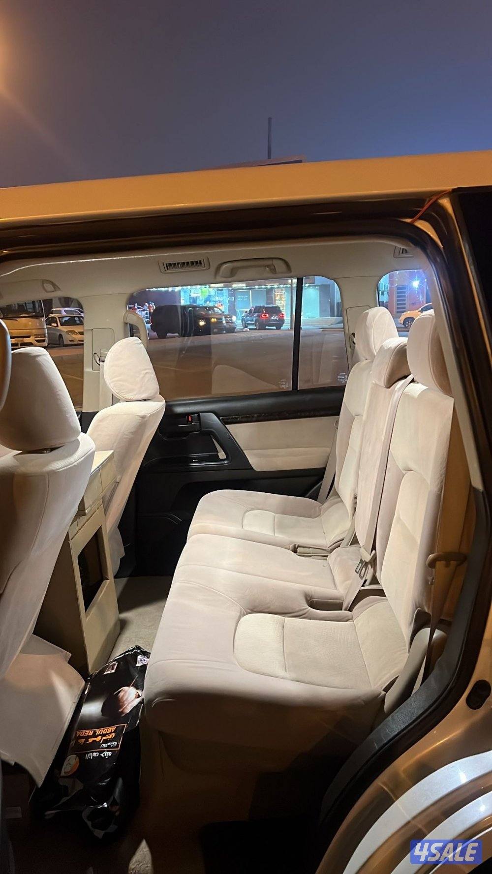 للبيع لاندكروزرقير عادي 6 سلندر بحاله جيده شرط الفحص2