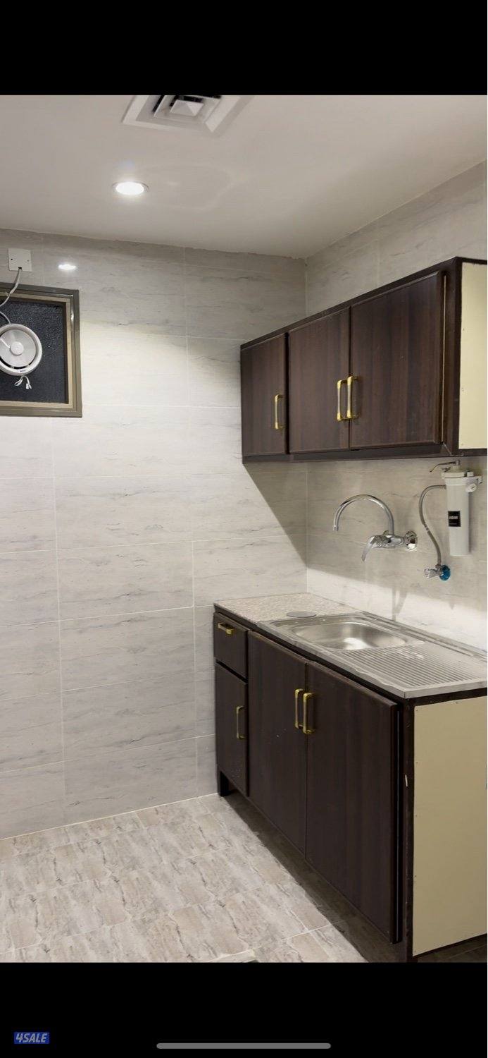 للبيع عمارتين جديدة في حولي3