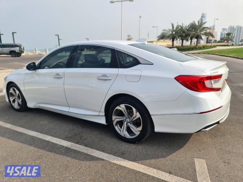 هوندا اكورد_ سنة الصنع 2018 فول عداد 61 km (صبغ الوكاله )3