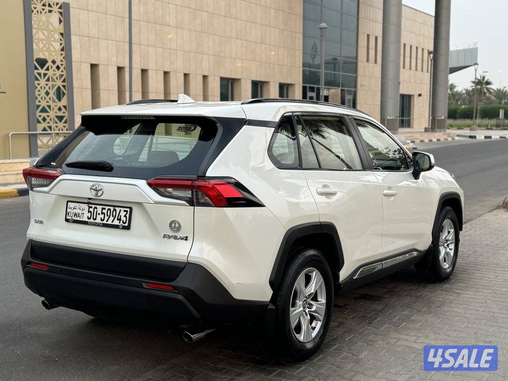 تويوتا RV4 موديل 2019 بحاله الوكاله شرط الفحص3