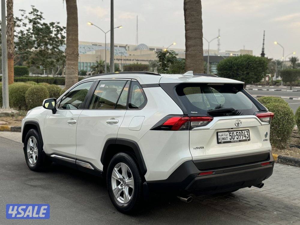 تويوتا RV4 موديل 2019 بحاله الوكاله شرط الفحص4
