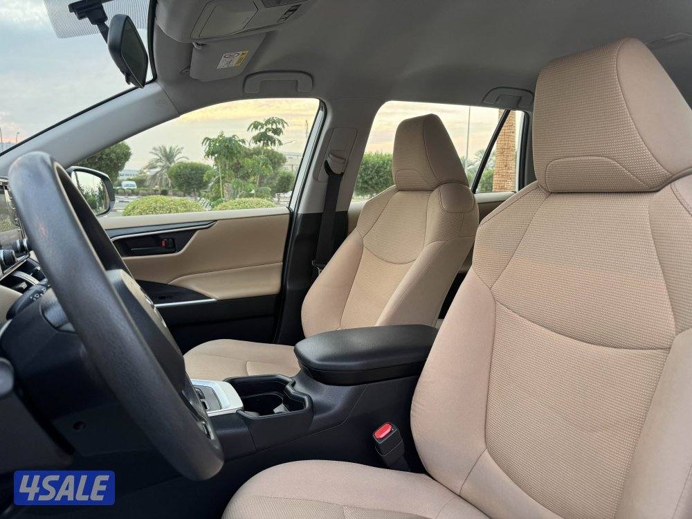 تويوتا RV4 موديل 2019 بحاله الوكاله شرط الفحص13